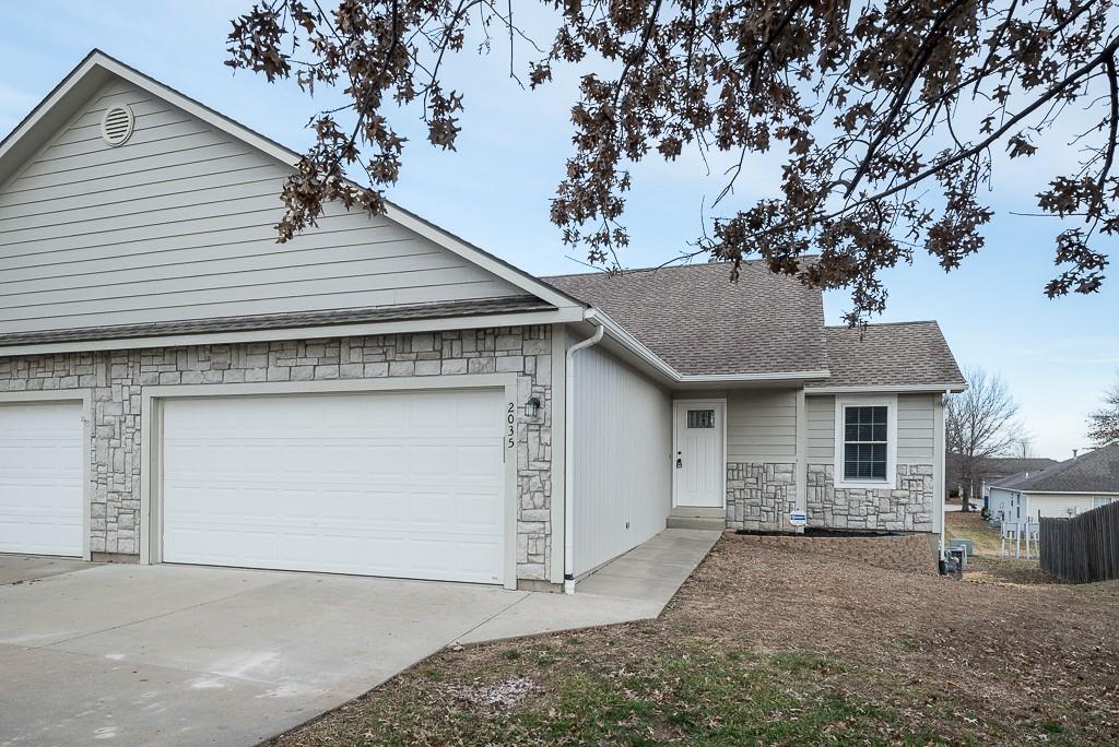 Photo of 2035 Rock Creek Court Tonganoxie KS 66086