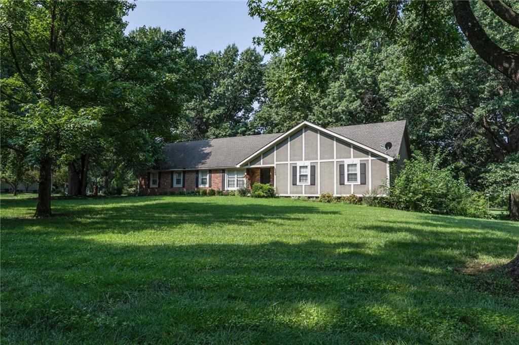 Photo of 16040 Outlook Avenue Stilwell KS 66085
