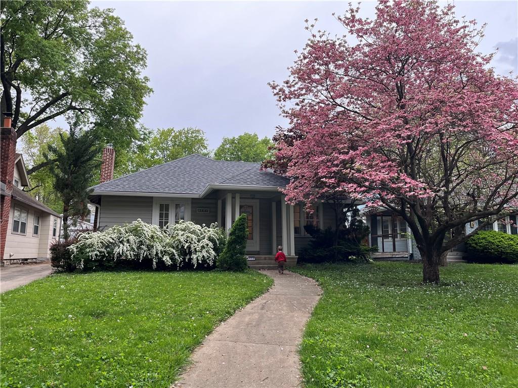 Photo of 6432 Oak Street Kansas City MO 64113