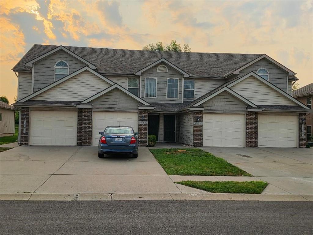 Photo of 12325-12327-12335-12337 NW Fox Creek Drive Platte City MO 64079