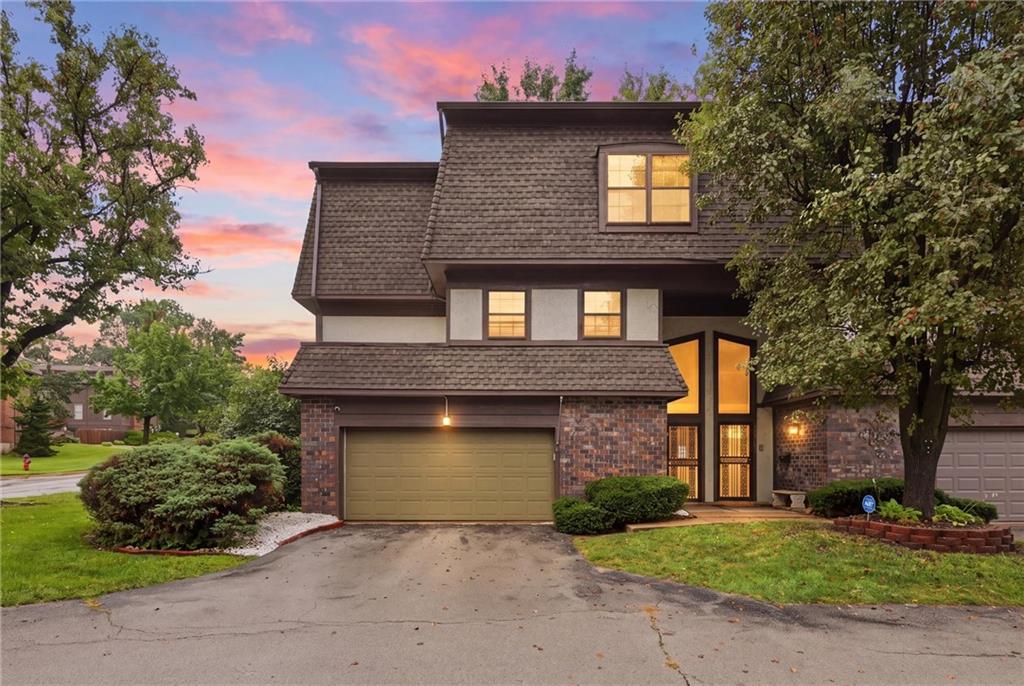 Photo of 10162 Locust Street #8 Kansas City MO 64131