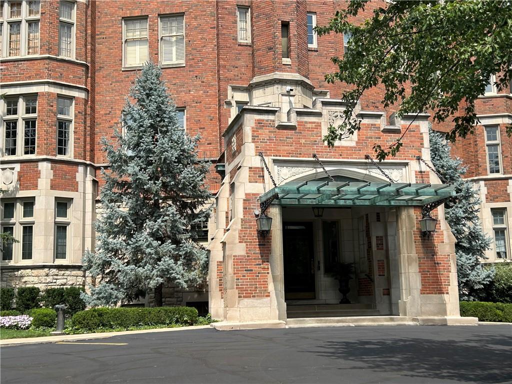 Photo of 5049 WORNALL Road #1-E Kansas City MO 64112