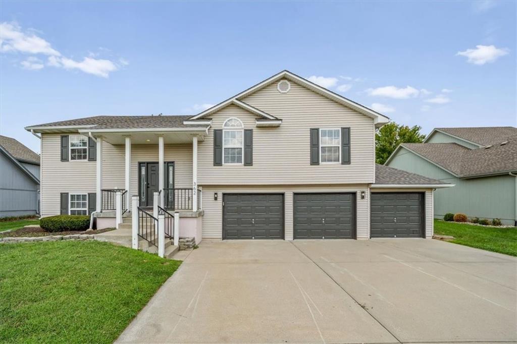 Photo of 362 SW Chatham Place Lee's Summit MO 64082