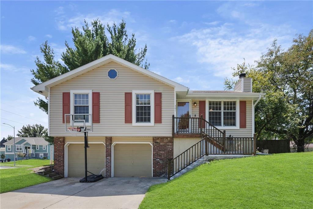 Photo of 501 Sharon Drive Liberty MO 64068