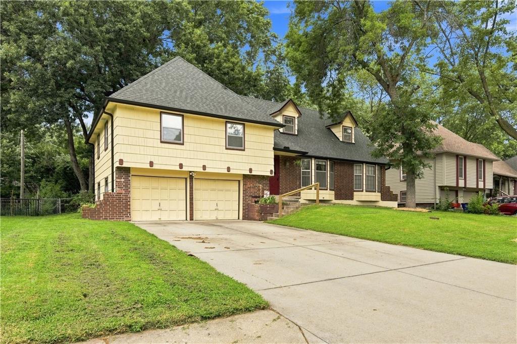Photo of 209 SW Victor Drive Blue Springs MO 64014