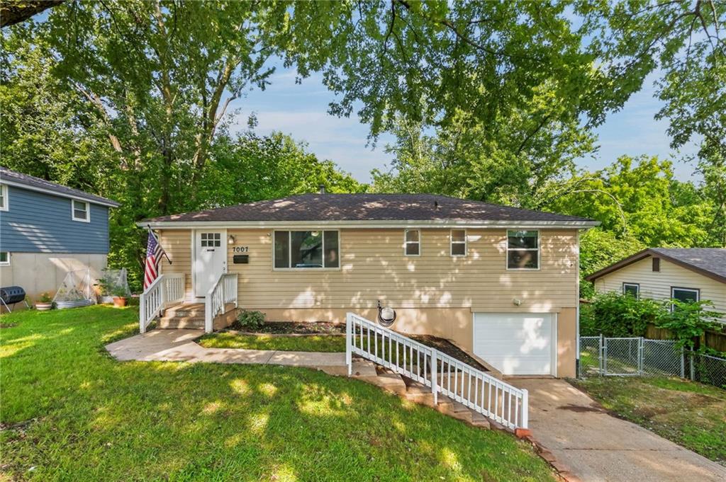 Photo of 7007 N Pennsylvania Avenue Kansas City MO 64118