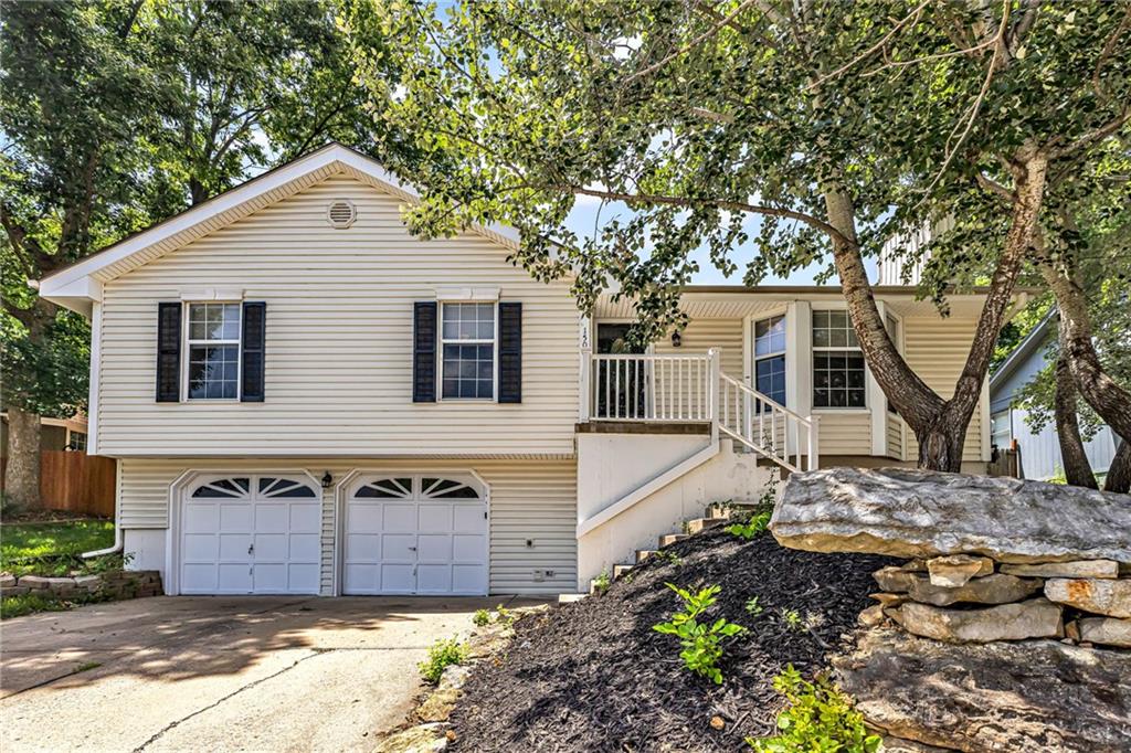 Photo of 1504 NE Auburn Drive Lee's Summit MO 64086