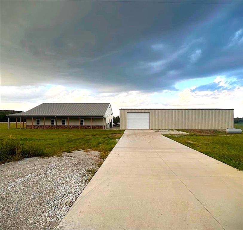 Photo of 32667 NE 1800 Road Centerville KS 66014