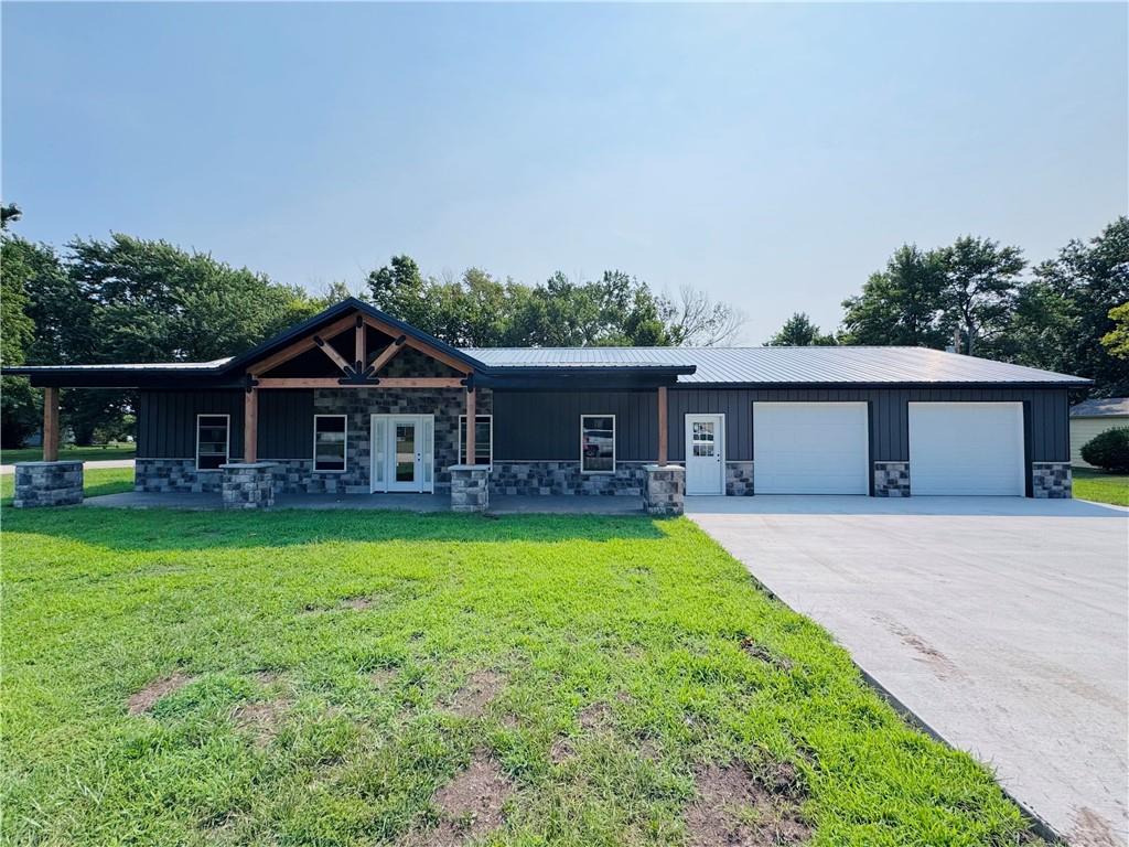 Photo of 202 N Hayes Street Garnett KS 66032
