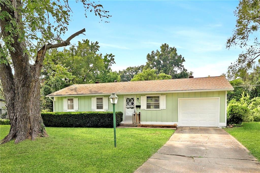 Photo of 1802 Bird Terrace Harrisonville MO 64701