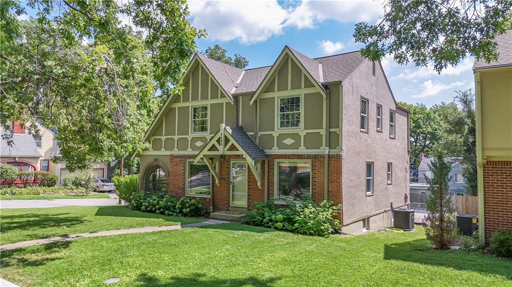 Photo of 7403 Campbell Street Kansas City MO 64131