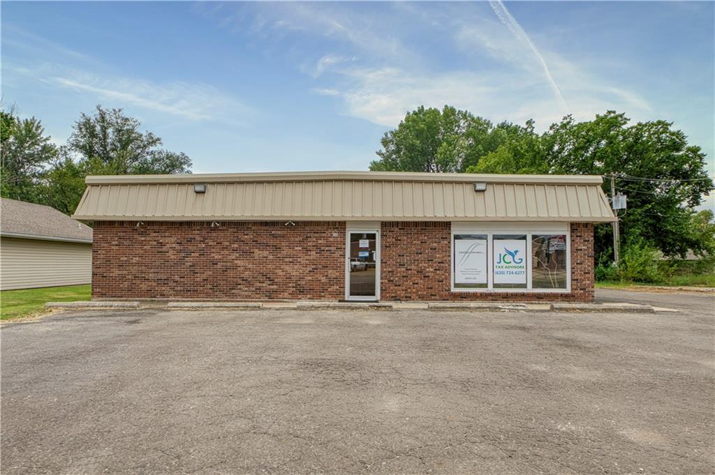 Photo of 605 W Saint John Street Girard KS 66743