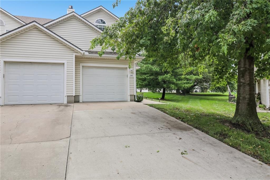 Photo of 1347 SE Broadway Circle Lee's Summit MO 64081