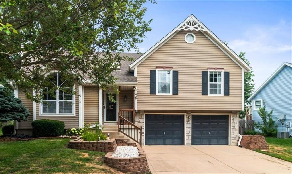 Photo of 427 SE Franklin Court Blue Springs MO 64014