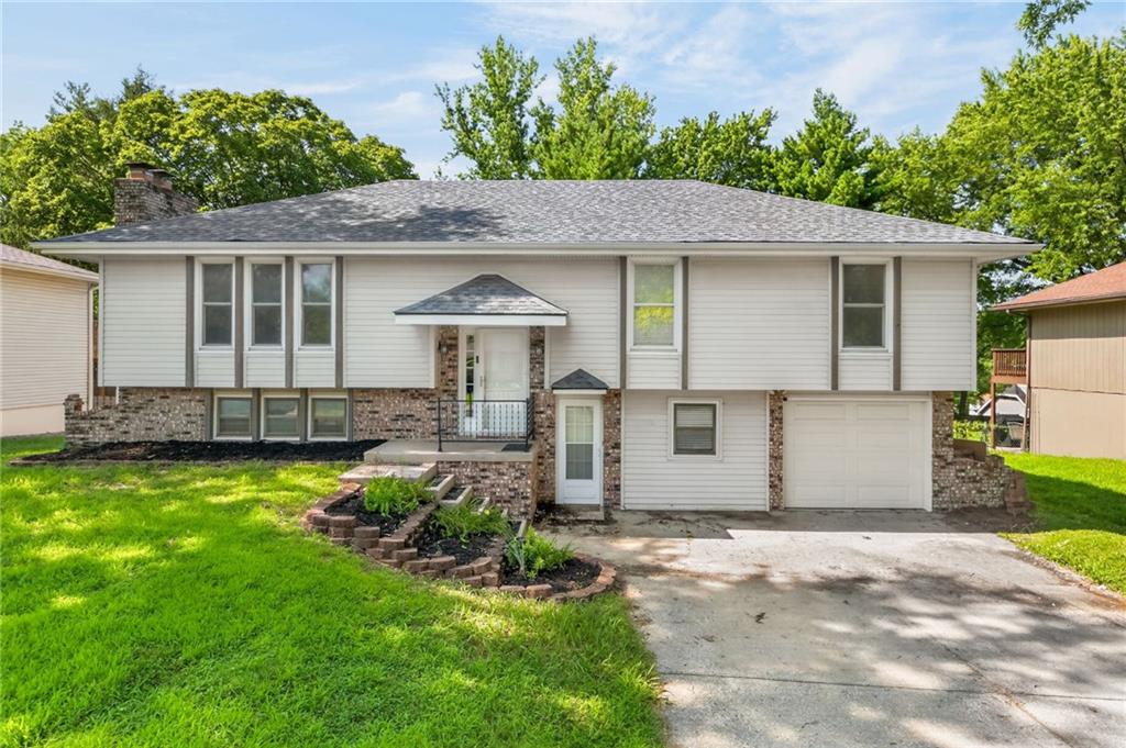 Photo of 5524 NW Raintree Drive Kansas City MO 64152