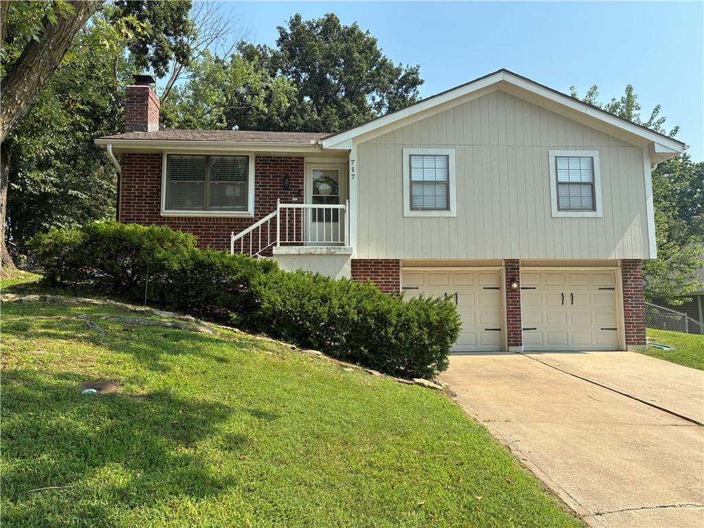Photo of 717 SE Parkwood Court Blue Springs MO 64014