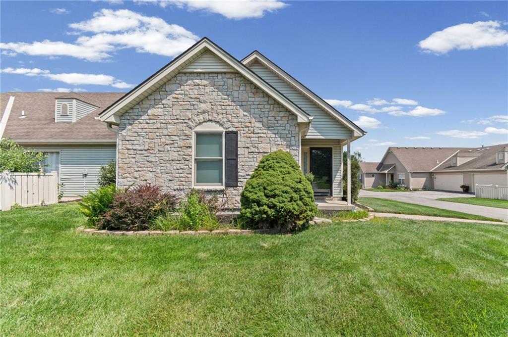 Photo of 9831 N POTTER Avenue Kansas City MO 64157