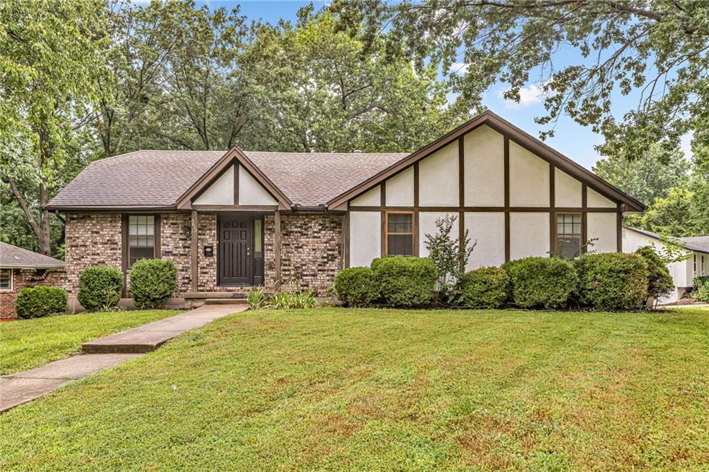 Photo of 3612 NE Chapel Drive Lee's Summit MO 64064