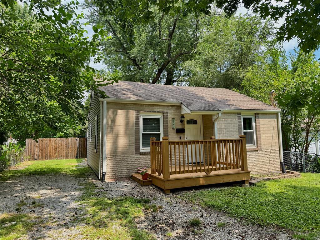 Photo of 106 NE Ash Street Lee's Summit MO 64063