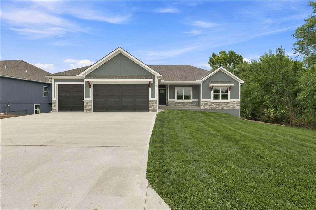 Photo of 901 Captain Merriman Drive Freeman MO 64746
