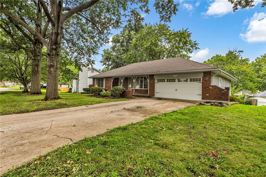 Photo of 1235 SW Horizon Drive Blue Springs MO 64015