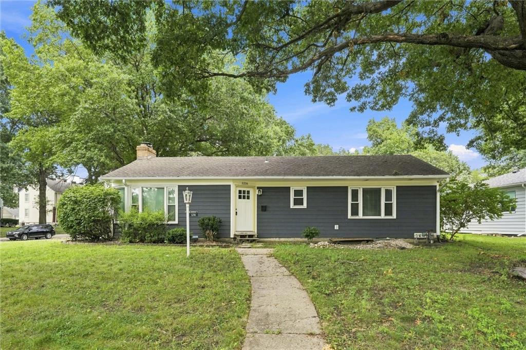 Photo of 1216 Meadow Lake Parkway Kansas City MO 64114