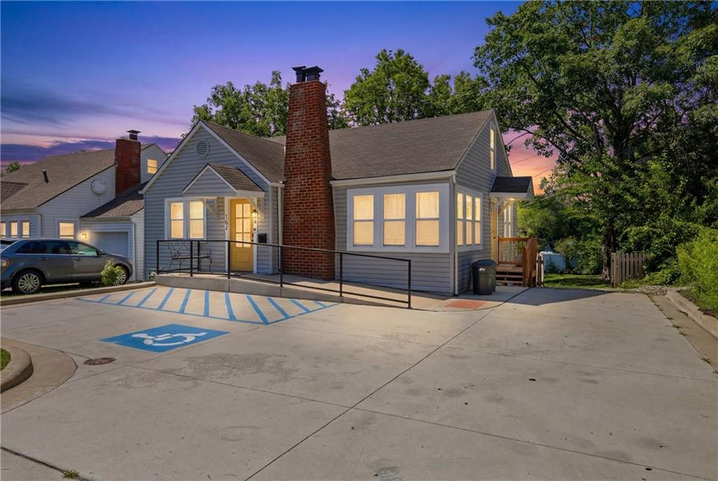 Photo of 102 SW 2nd Street Lee's Summit MO 64063