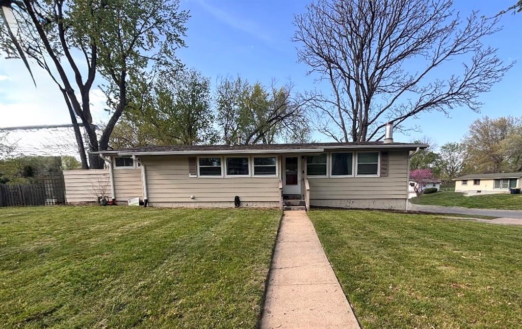 Photo of 6904 NW Belvidere Parkway Kansas City MO 64152