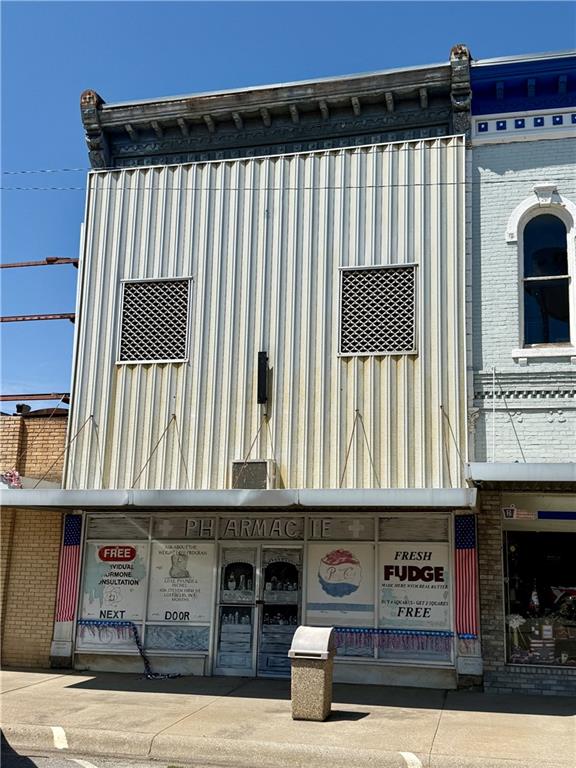 Photo of 415 Commercial Street Oswego KS 67356