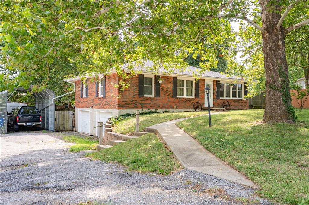 Photo of 903 West Street Tonganoxie KS 66086