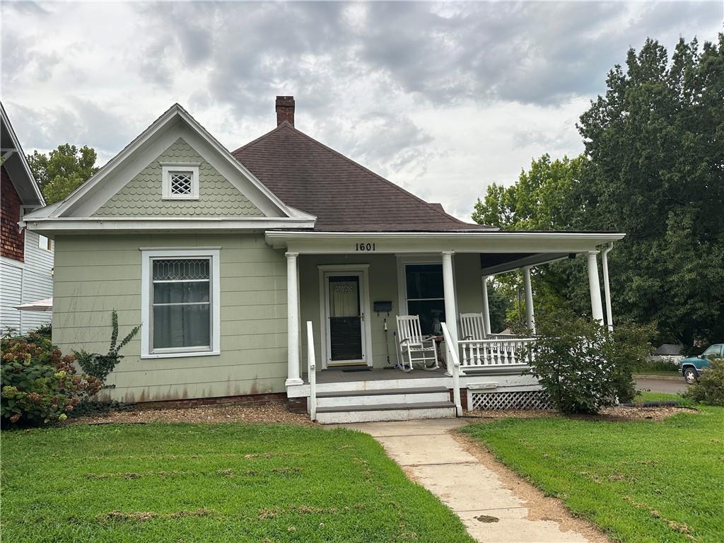 Photo of 1601 Bloom Street Lexington MO 64067