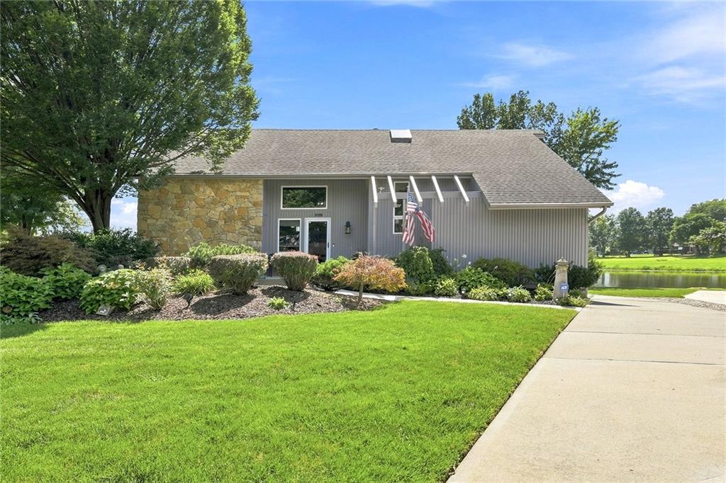 Photo of 828 SW Lighthouse Point Lee's Summit MO 64082