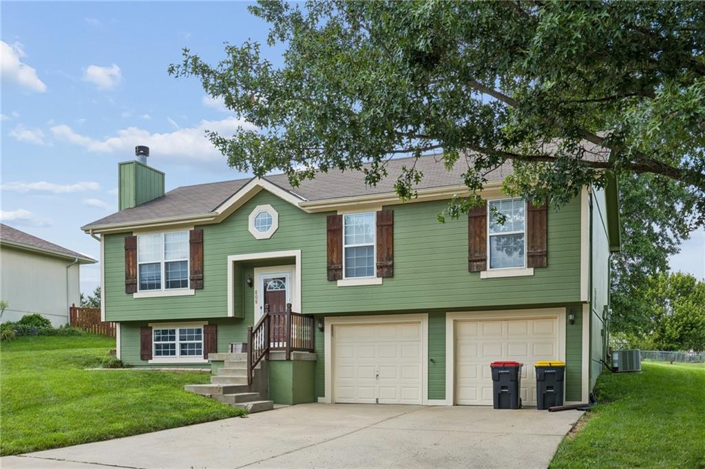 Photo of 808 Pine Crest Avenue Kearney MO 64060