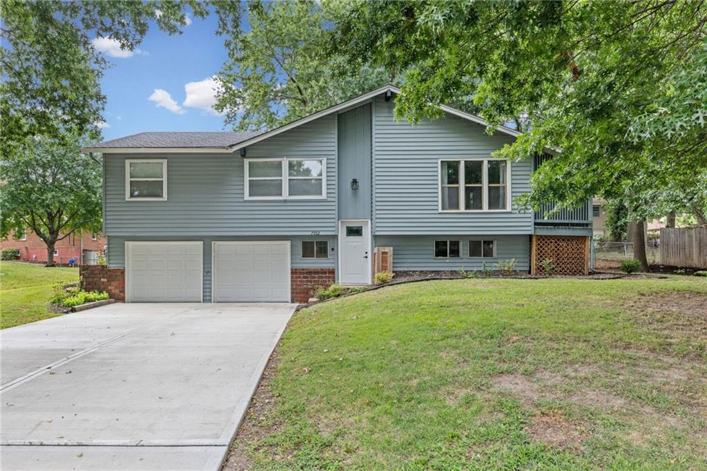 Photo of 7302 N Woodland Avenue Gladstone MO 64118