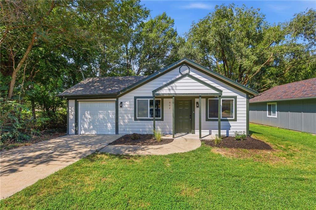 Photo of 607 N Chestnut Street Olathe KS 66061
