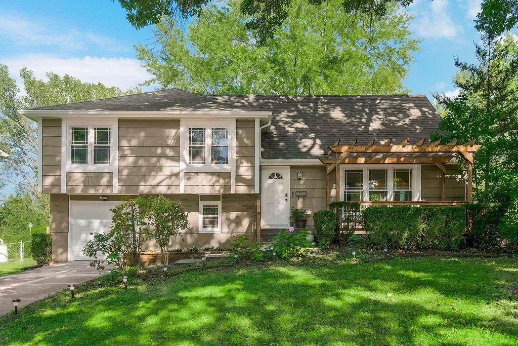 Photo of 13303 Donnelly Avenue Grandview MO 64030