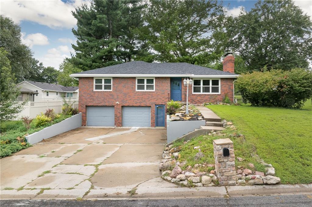 Photo of 1806 Safari Drive St Joseph MO 64506