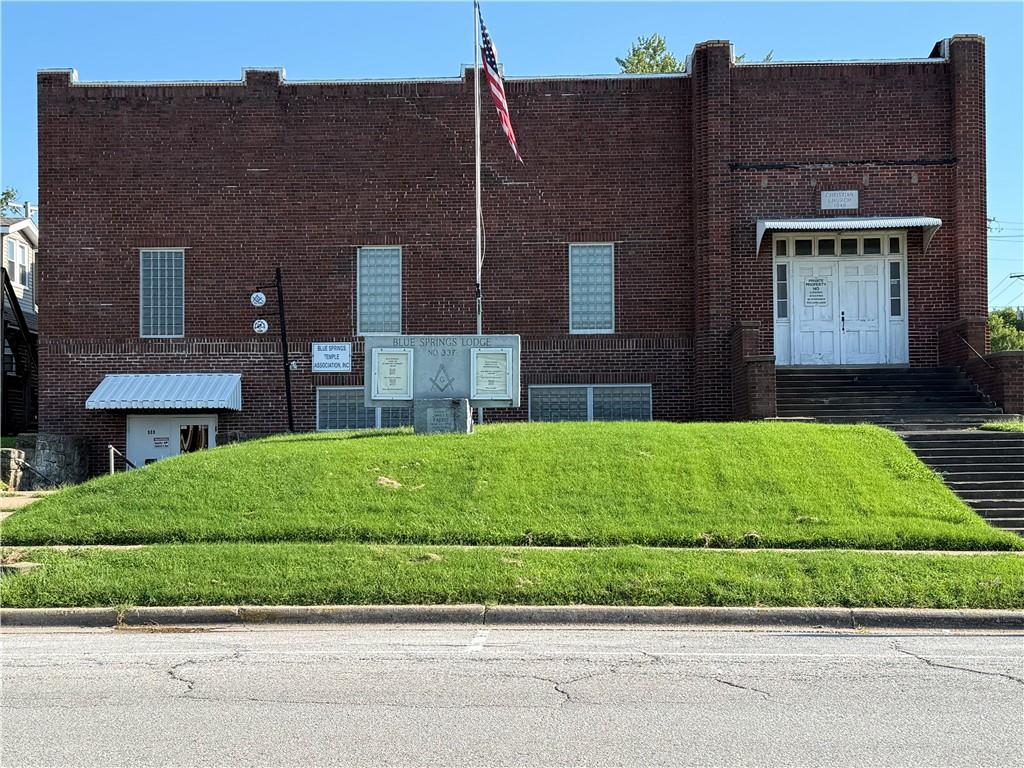 Photo of 908 W Main Street Blue Springs MO 64015