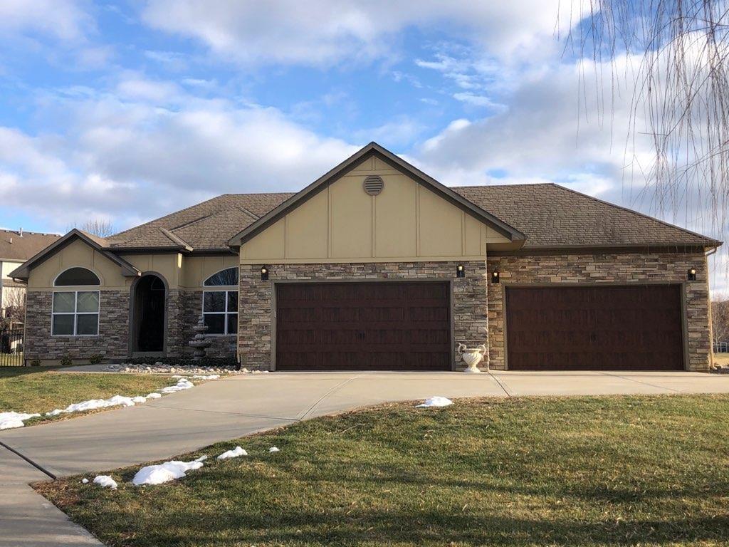 Photo of 417 SE Hackamore Court Lee's Summit MO 64082