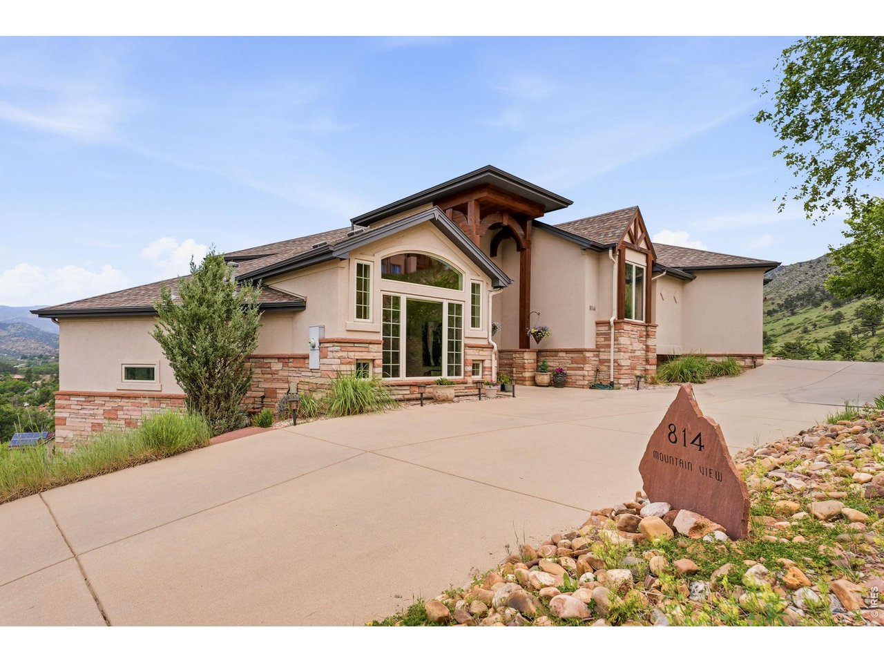 Photo of 814 Mountain View Dr Lyons CO 80540