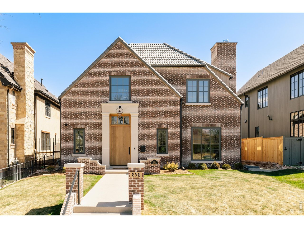 Photo of 858 S Saint Paul St Denver CO 80209