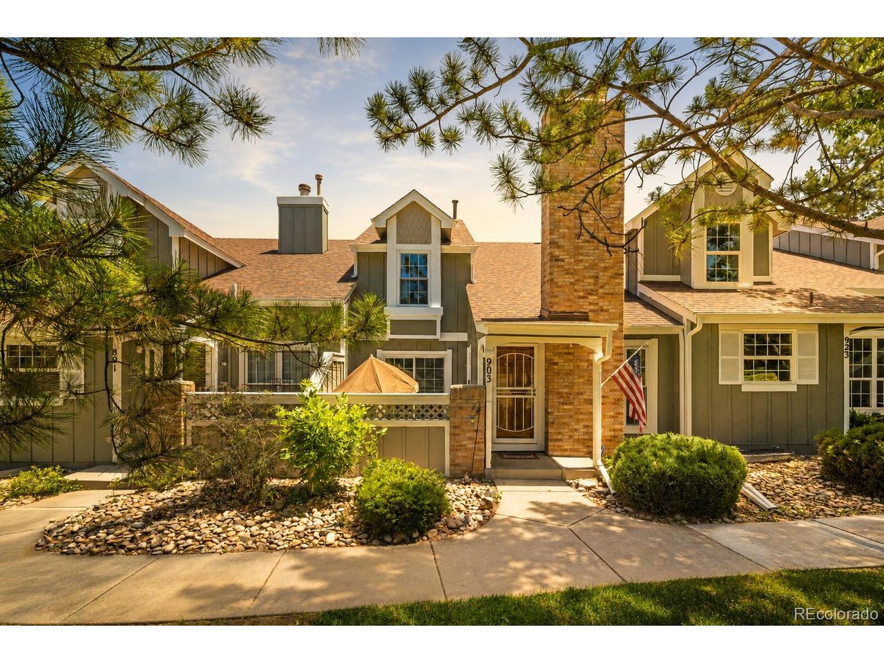 Photo of 903 S Fairplay St Aurora CO 80012