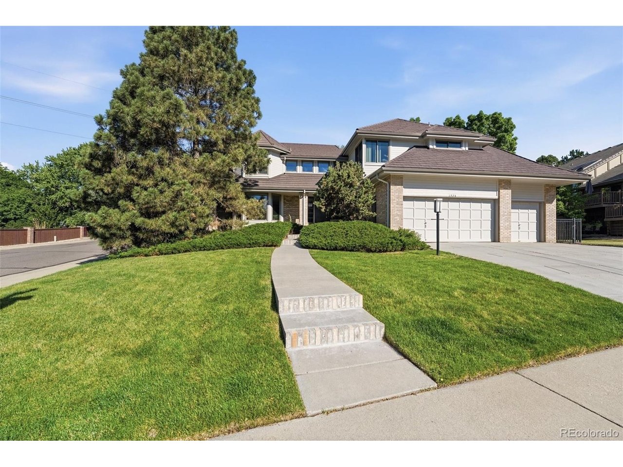 Photo of 1934 S Parfet Dr Lakewood CO 80227