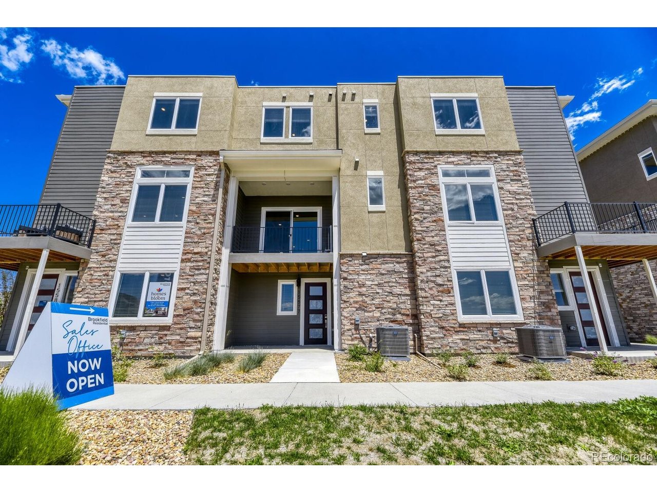 Photo of 15577 W Washburn Dr Lakewood CO 80228