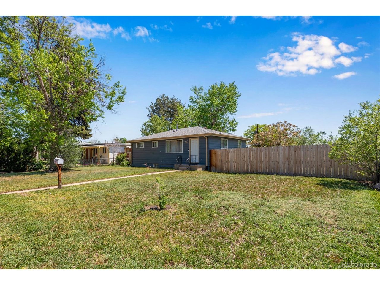 Photo of 934 Linley Ct Denver CO 80204