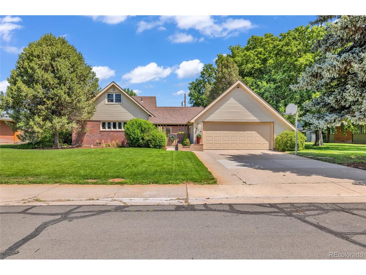 Photo of 916 Fairhurst St Sterling CO 80751