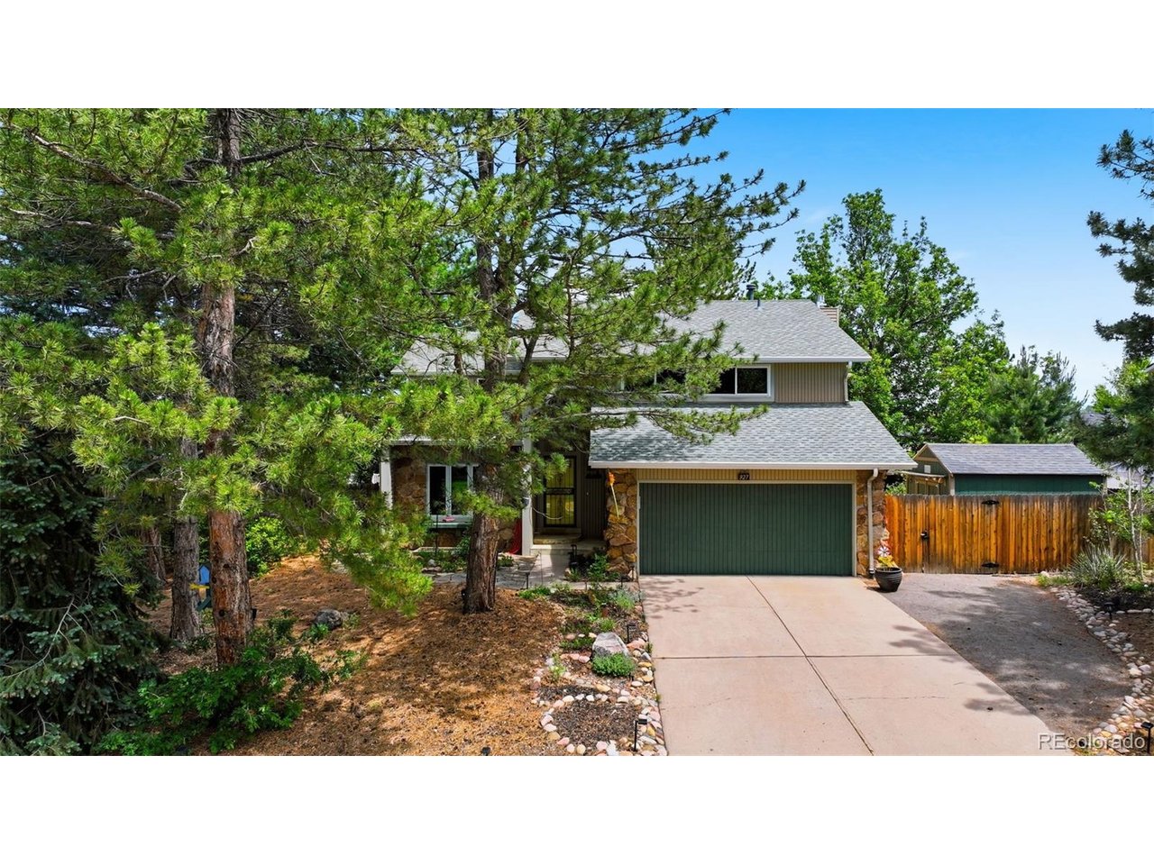 Photo of 927 Oakwood Dr Castle Rock CO 80104