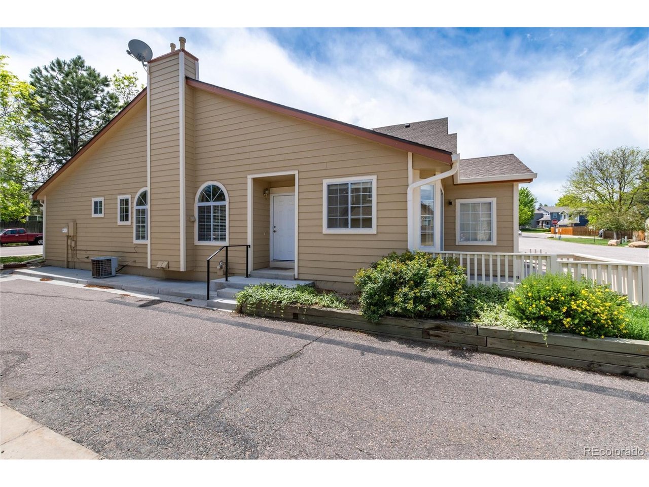 Photo of 10507 W Maplewood Dr #E Littleton CO 80127