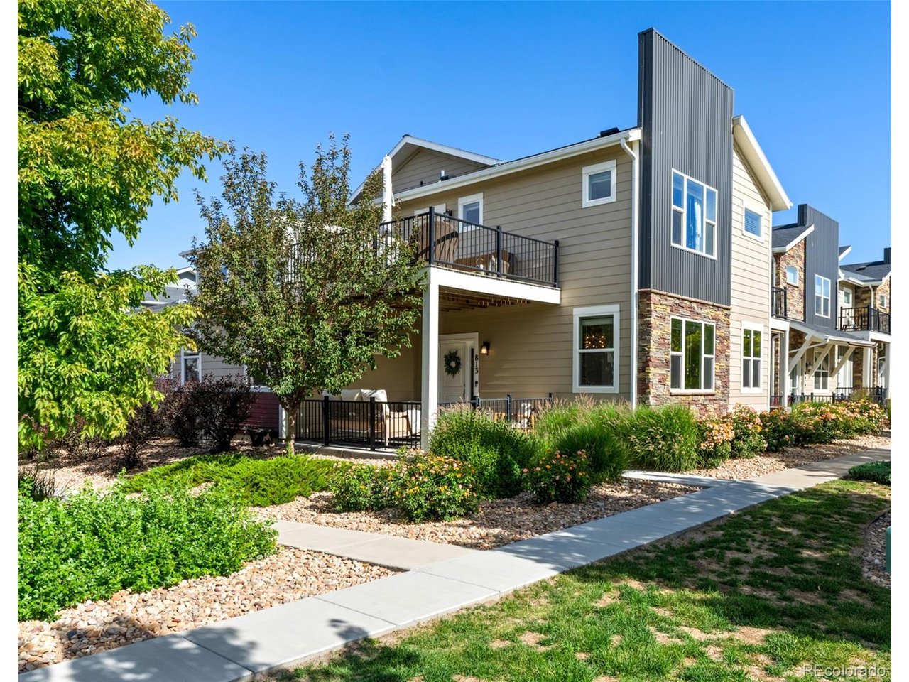 Photo of 813 Grandview Mdws Dr Longmont CO 80503
