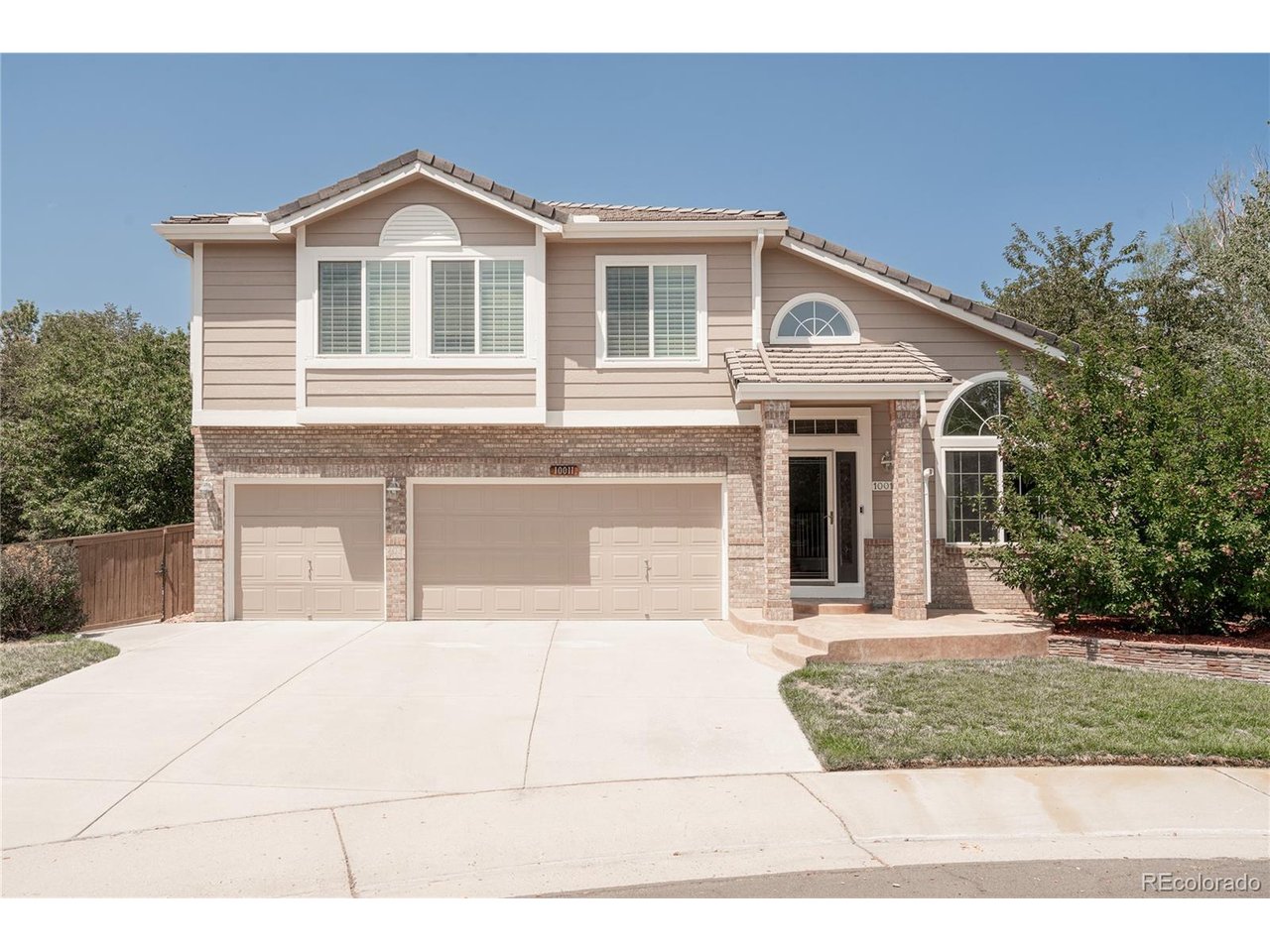 Photo of 10011 Oak Leaf Way Littleton CO 80129